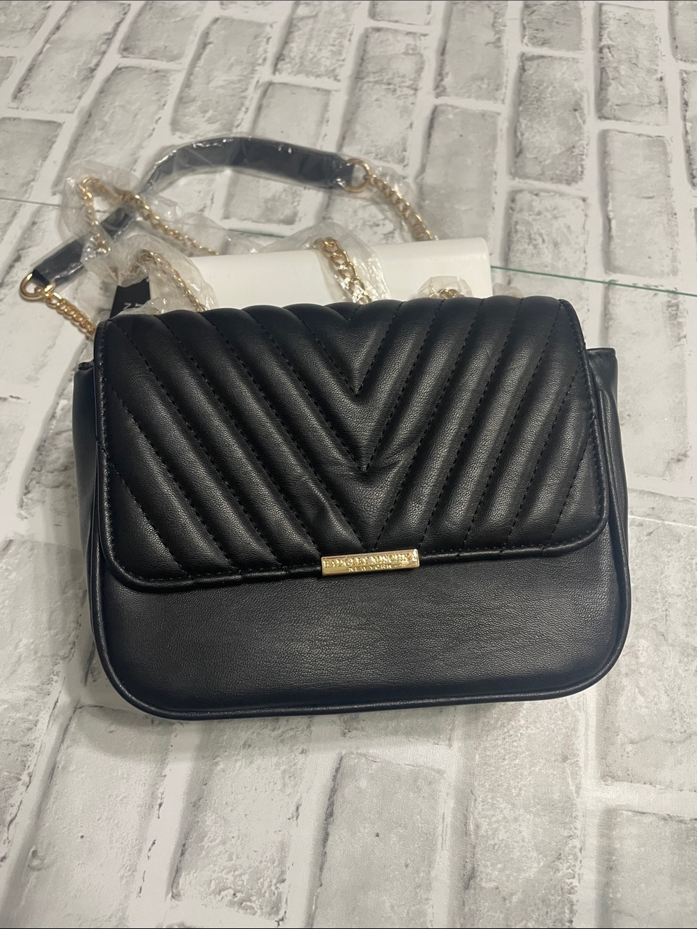 Badgley Mischka Black Quilted Crossbody Bag with Gold Chain. NWT. PVC. - Picture 1 of 11